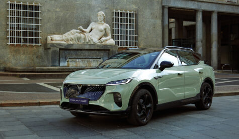 Elektro apvidus auto Voyah Courage zaļā metaliskā krāsā