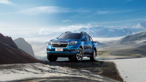 Uzticams apvidus auto Dongfeng DF6 kalnu fonā